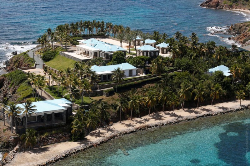 В США задержали миллиардера. Как выглядит его частный остров в Карибском бассейне