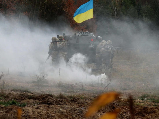 Украинский военнослужащий расстрелял националистов из “Азова” в Донбассе