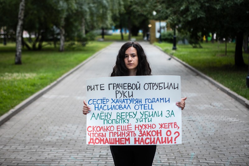 «Мы все выросли в культуре насилия»: монологи пикетирующих в поддержку сестер Хачатурян
