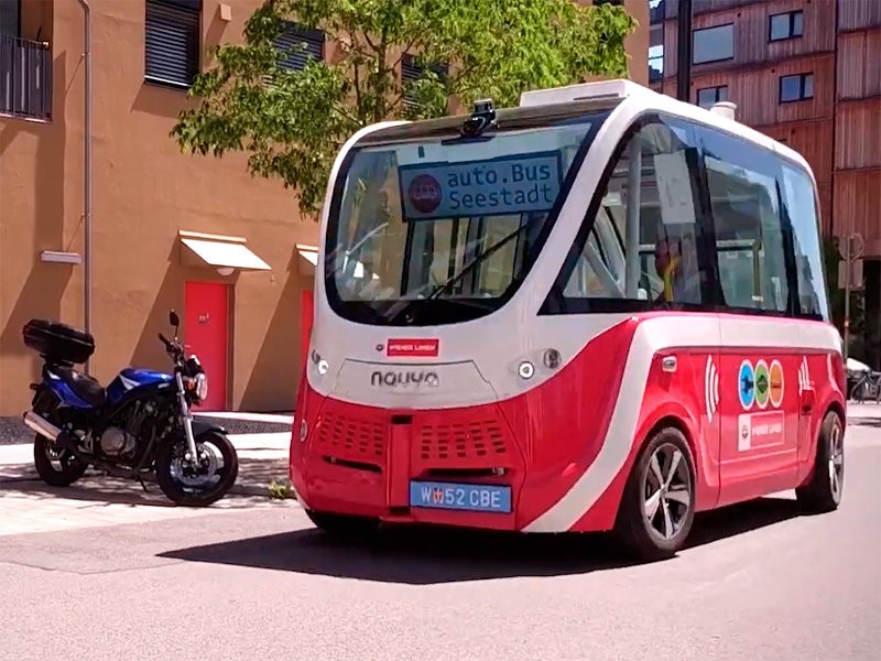  В Вене беспилотный автобус сбил пешехода