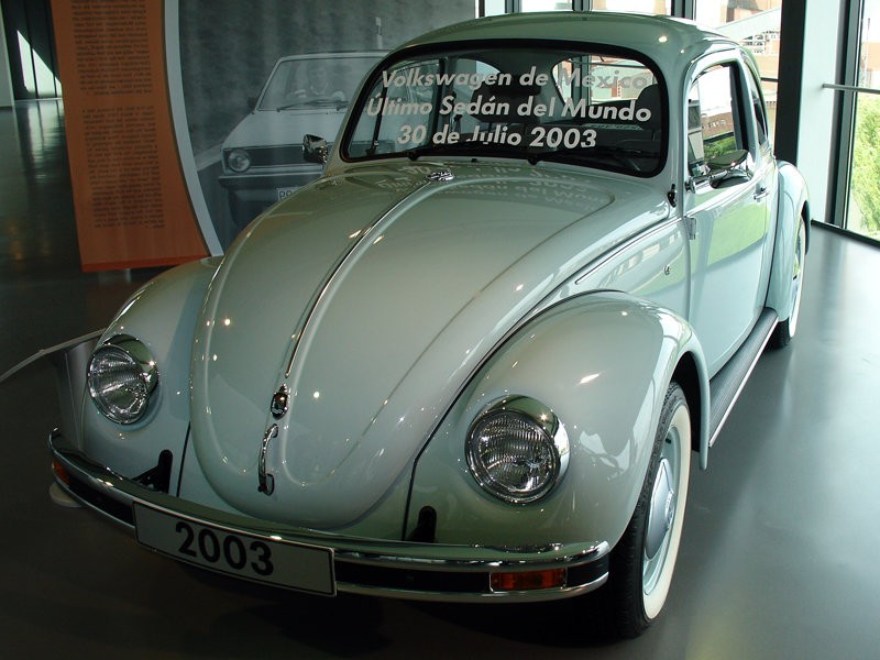  Volkswagen прекращает выпуск легендарной модели "Жук"
