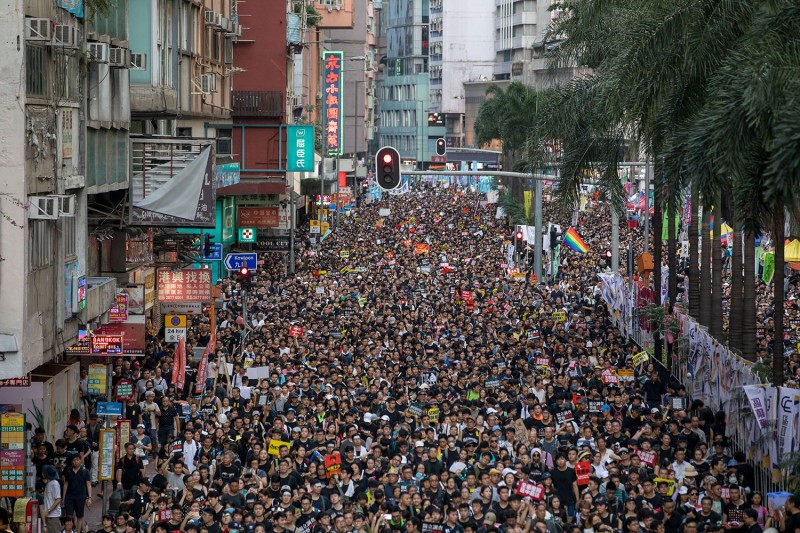 Многотысячные митинги и штурм парламента: что происходит в Гонконге