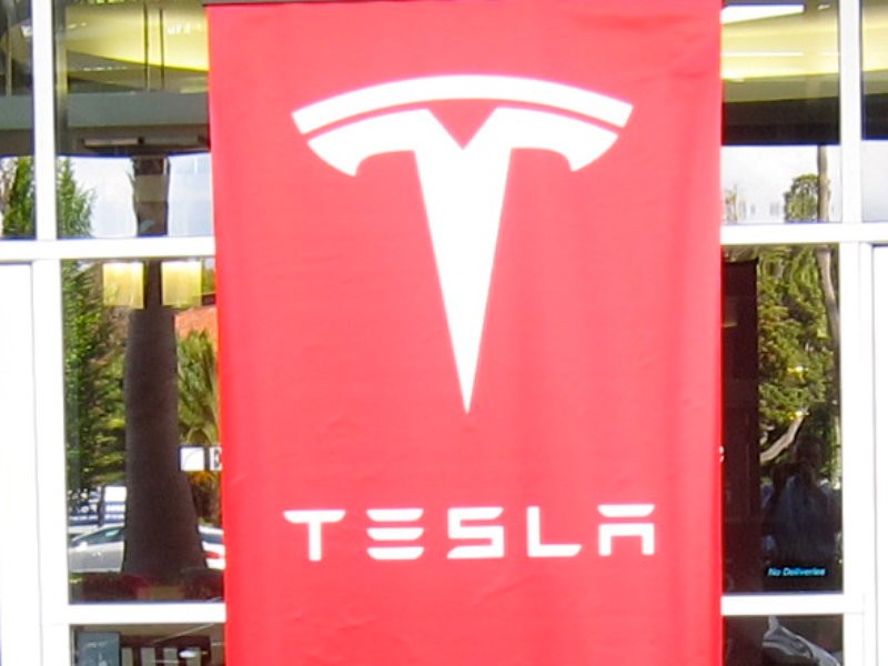  Tesla завершила второй квартал с убытками в 408 млн долларов и рекордными накоплениями