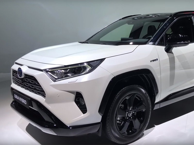  Toyota начнет выпускать в России кроссовер RAV4 пятого поколения