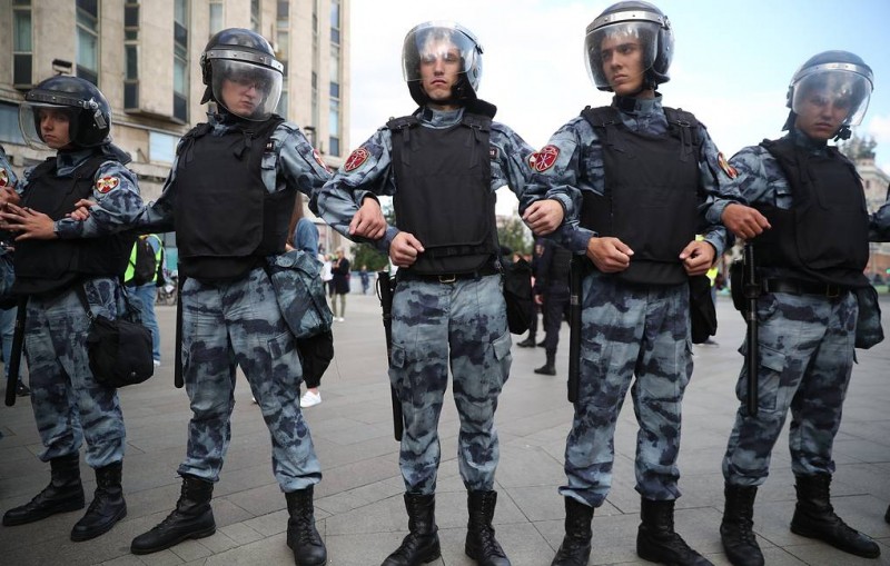 МИД Китая назвал протесты в Москве вмешательством Запада во внутренние дела России