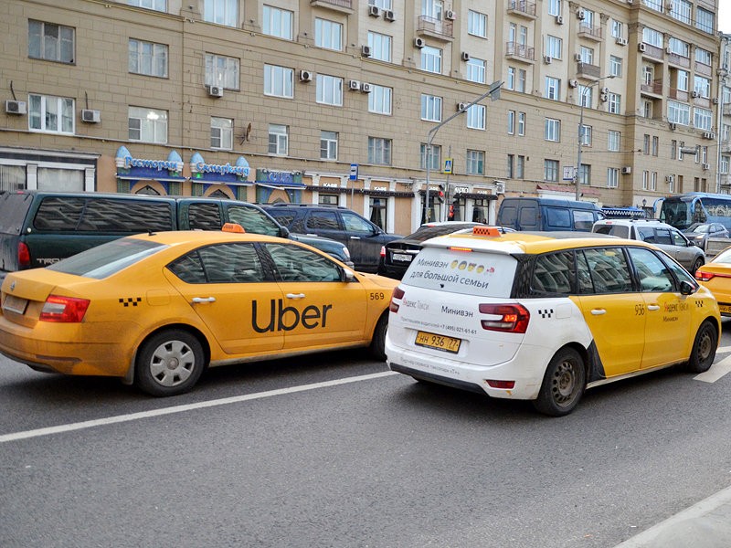  В России могут запретить работать в такси без российских гражданства и прав