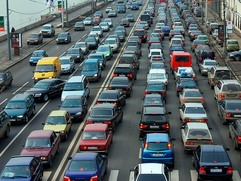 В России количество машин превысило 52,4 миллиона единиц, из них более 60% - иномарки