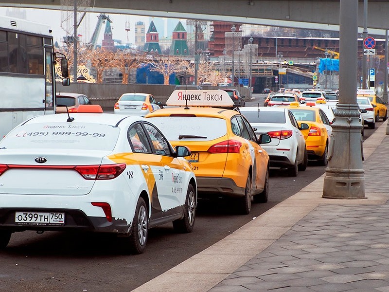  Агрегаторов такси обязали сообщать в мэрию Москвы личные данные водителей