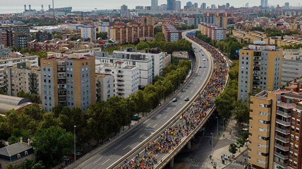 В центре Барселоны проходит сидячая акция протеста