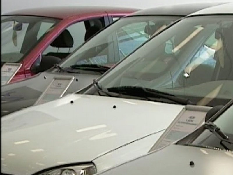  Продажи машин в России в октябре упали на 5,2%. Рынок сокращается шестой месяц подряд