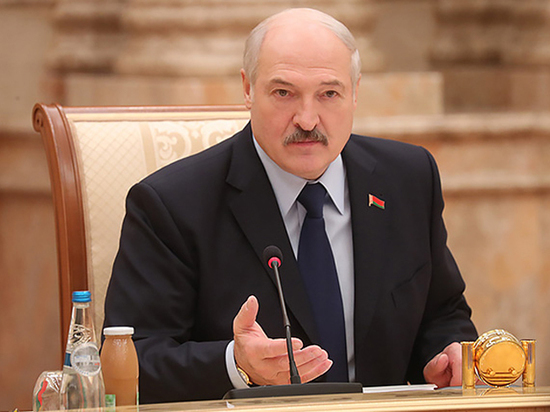 СМИ: на секретном совещании у Лукашенко постановили стоять за независимость