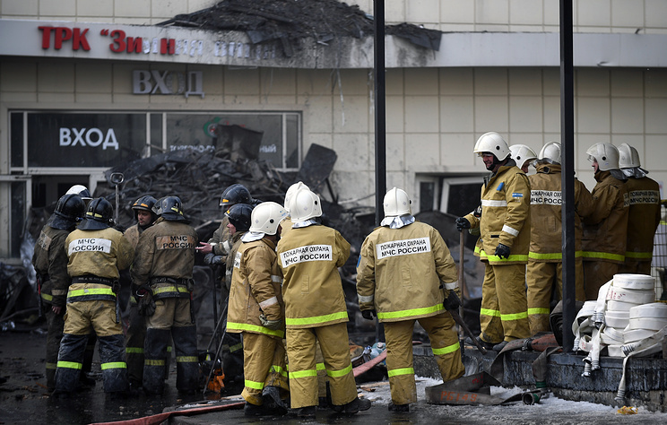 Эксперты объяснили, почему пожарные не могли спасти людей в кемеровском ТЦ "Зимняя вишня"